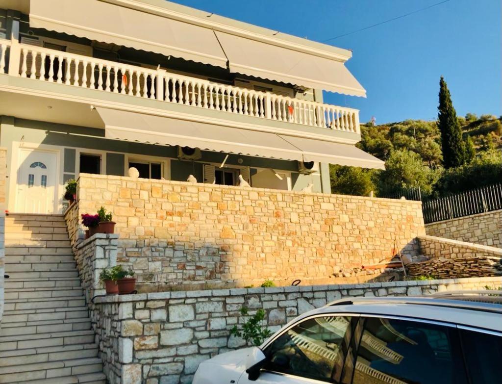 Artur Apartments Himare Bagian luar foto