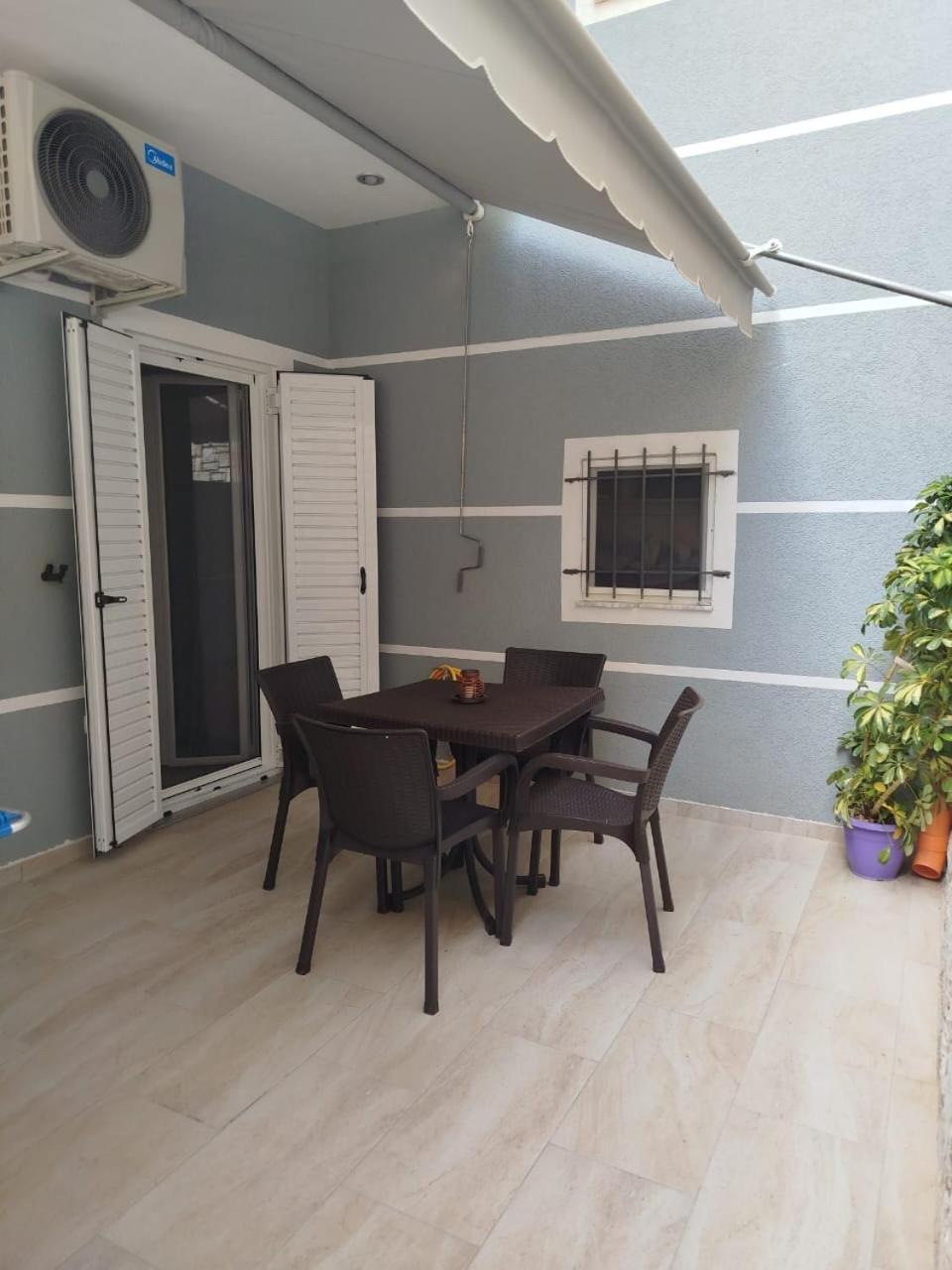 Artur Apartments Himare Bagian luar foto
